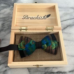 Brackish bow tie: